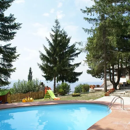Atmospheric Holiday In With Enclosed Garden Spello