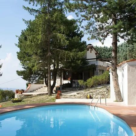 Holiday home Atmospheric Holiday In With Enclosed Garden